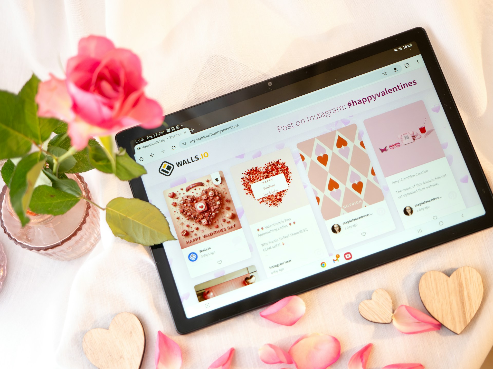 Standing Out Online During the Holiday Shopping Season